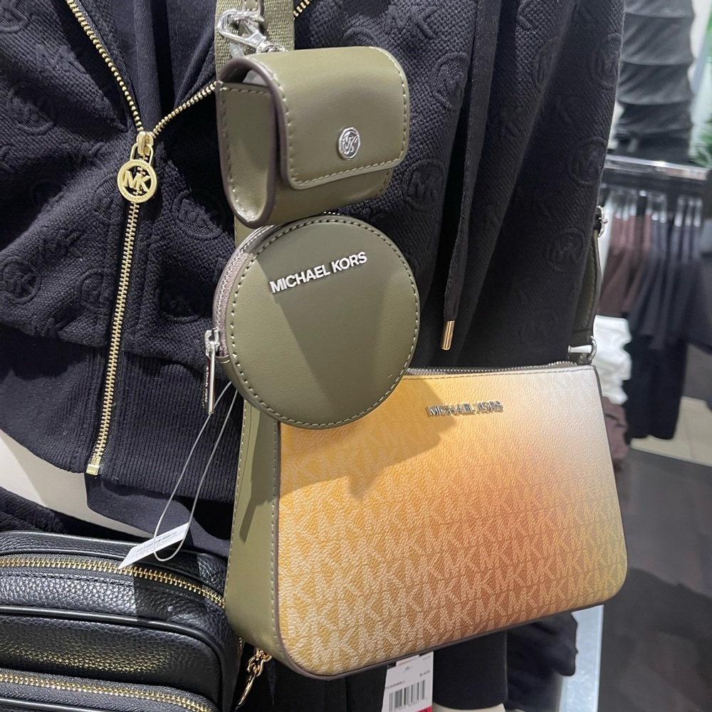 MICHAEL KORS Jet Set Sm Ombré Signature Logo Crossbody Case Apple Airpods Pro - Picture 4 of 16